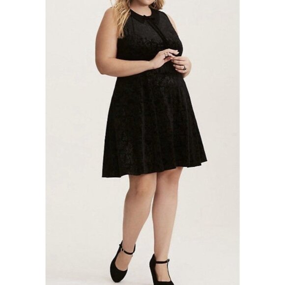 Disney Villains Black Velvet Dress Size 20 Damask Embossed Punk Gothic Grunge - Picture 2 of 15